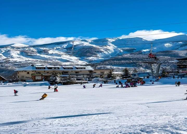 Des classes de neige sont disponibles chez nous.